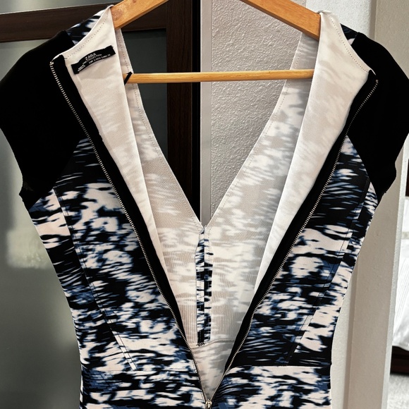 Zara Tube Sheath Dress - Blue & White Watercolor Print Size S - Picture 8 of 11